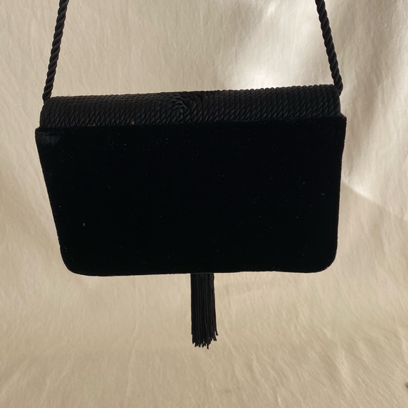 Ann Taylor black velvet evening shoulder bag with tassel - Picture 4 of 6